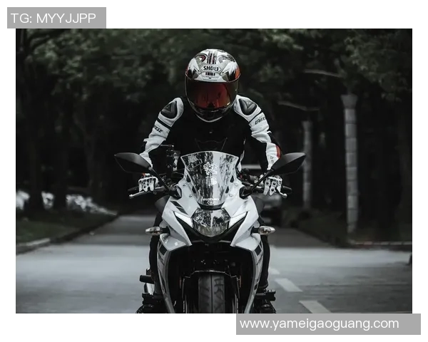 足球明星骑机车炫酷视频曝光引发粉丝热议与追捧